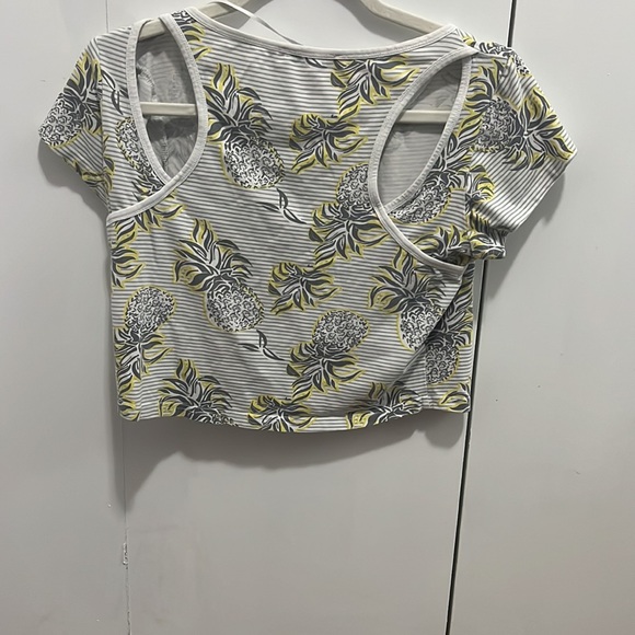 CROP TOP with Pineapple Design 🍍🍍 - Picture 3 of 4